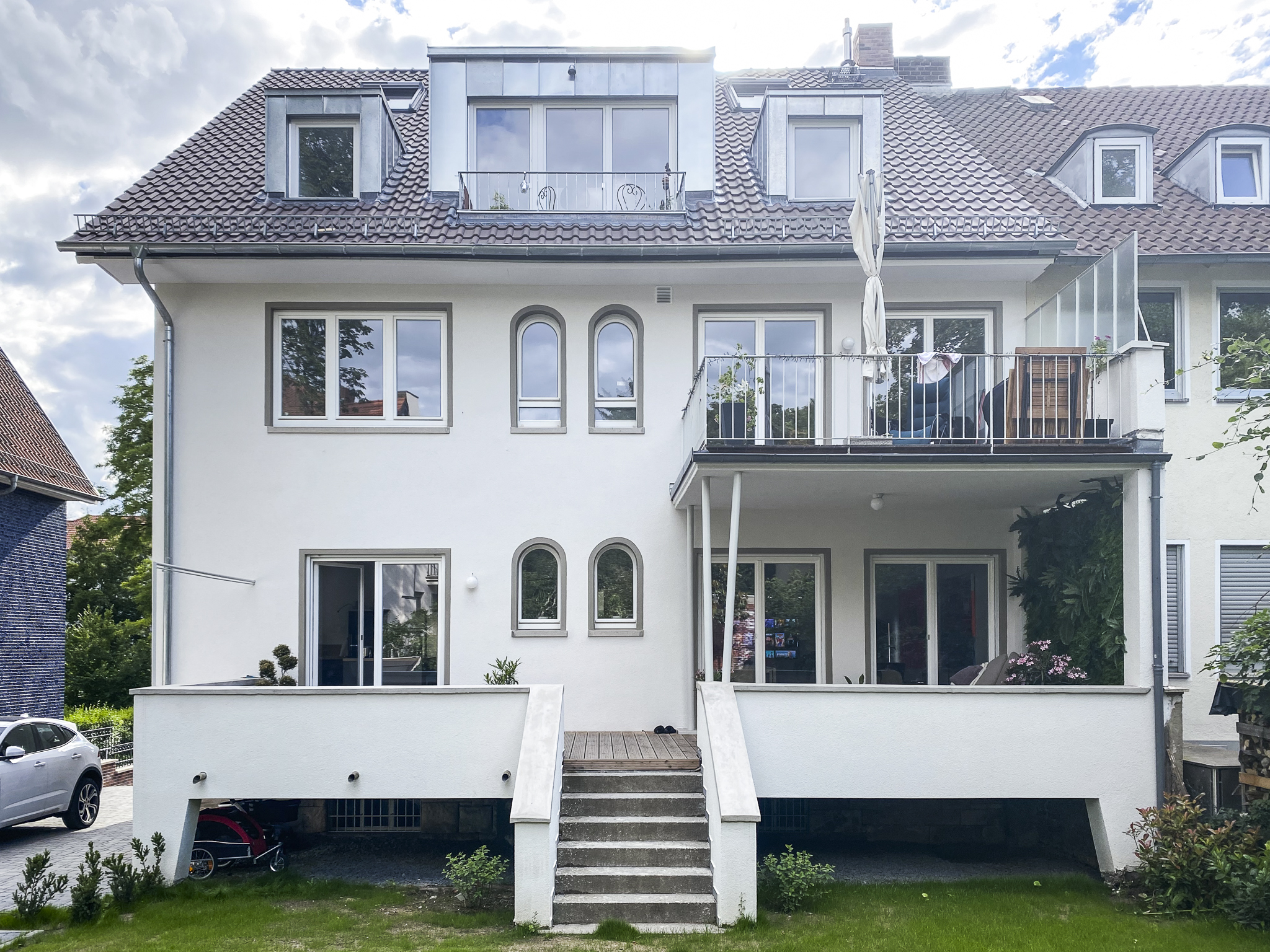 Bild von denkmalgeschützten Villa - hinten