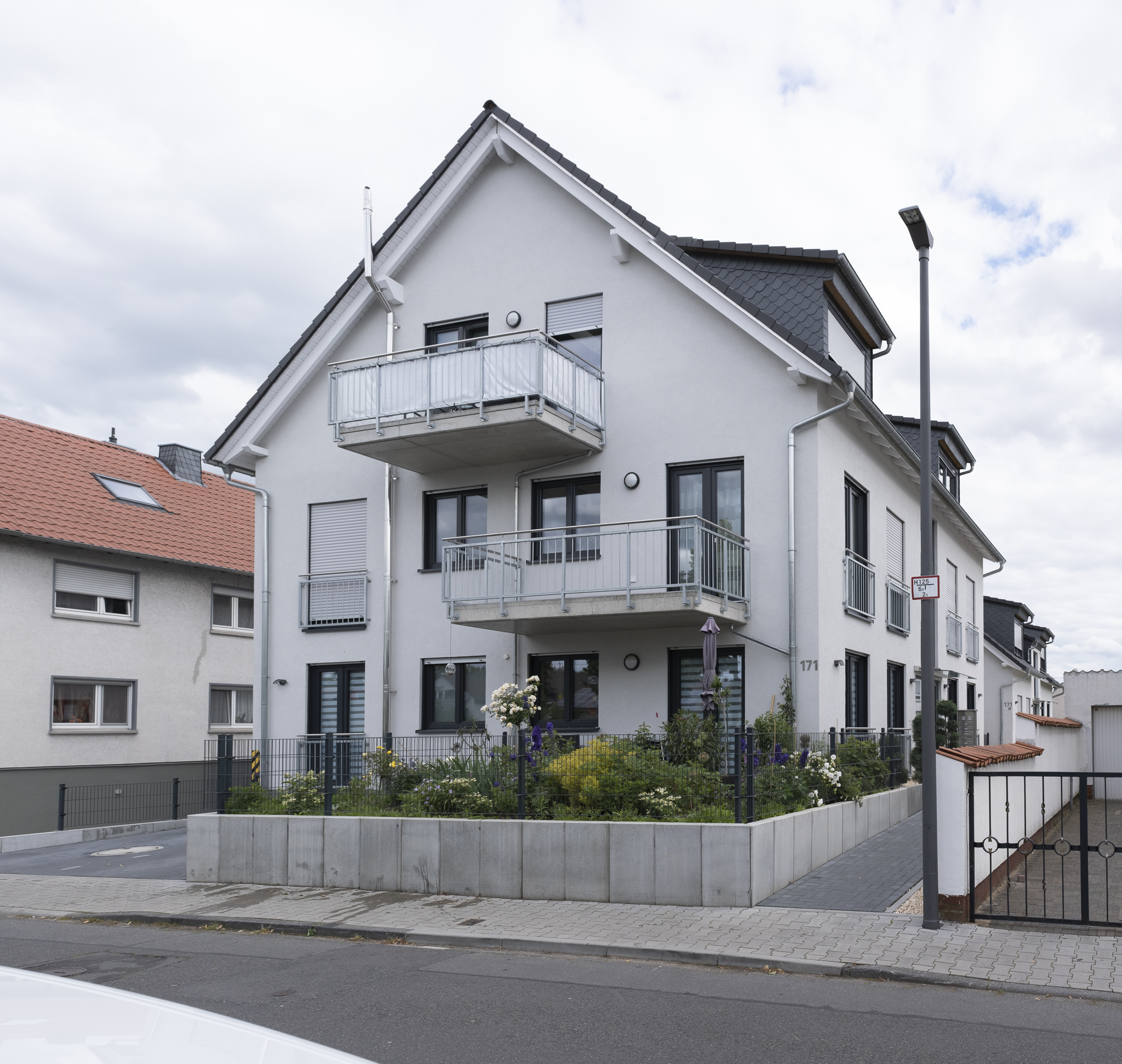 Bild 1: Vorderansicht des altersgerechten Mehrfamilienhauses