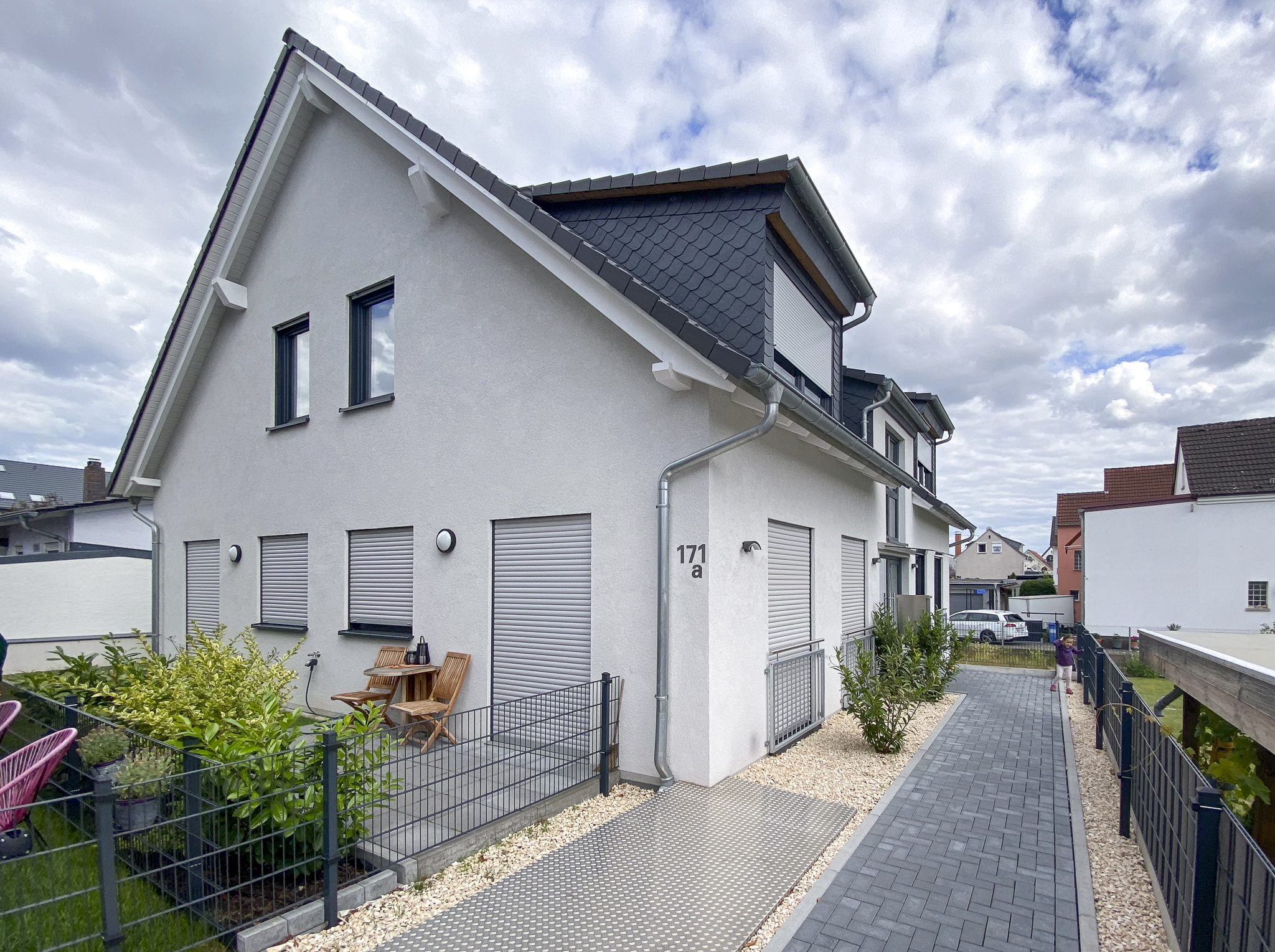 Bild 3: Nahansicht des altersgerechten Mehrfamilienhauses - vorne