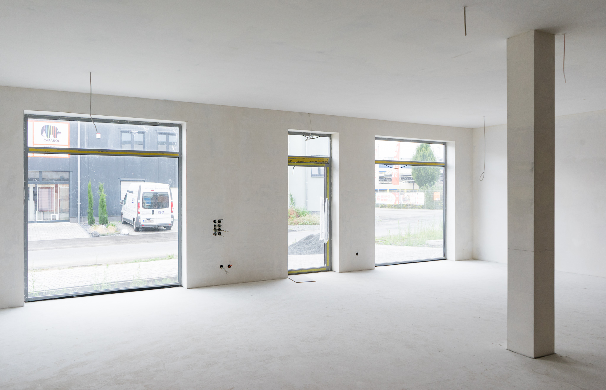Bild 11: Innenansicht Wohn- und Geschäftshaus in der Zusestraße 11, Griesheim während Bau mit Blick nach draußen