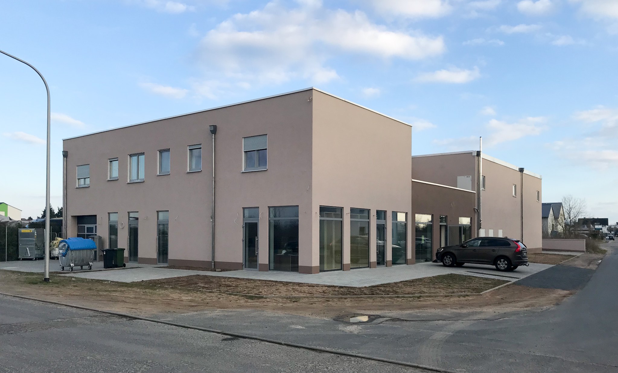 Bild 7: Seitliche Außenansicht Wohn- und Geschäftshaus in der Zusestraße 11, Griesheim